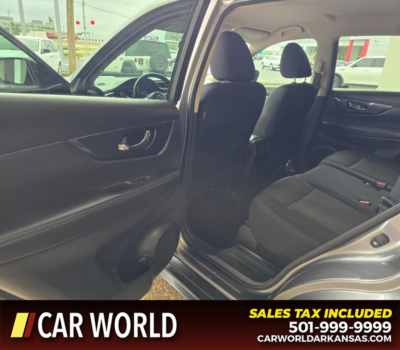 Nissan Rogue Vehicle Full-screen Gallery Image 10