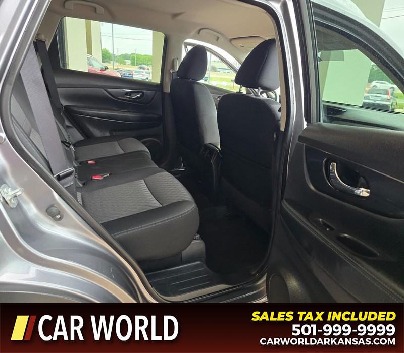 Nissan Rogue Vehicle Full-screen Gallery Image 13