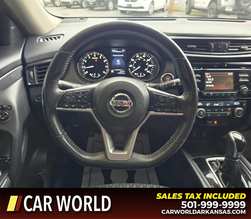 Nissan Rogue Vehicle Full-screen Gallery Image 16