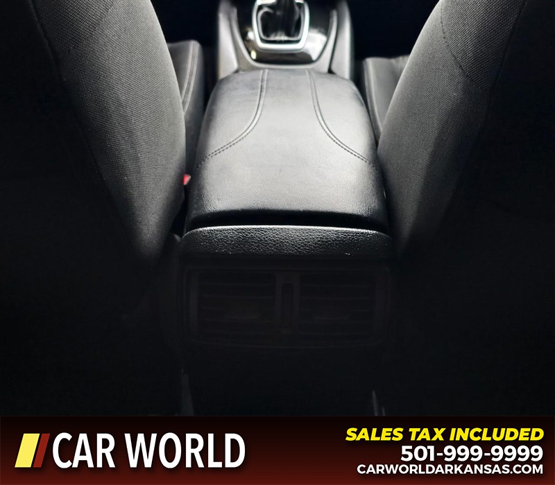 Nissan Rogue Vehicle Full-screen Gallery Image 20