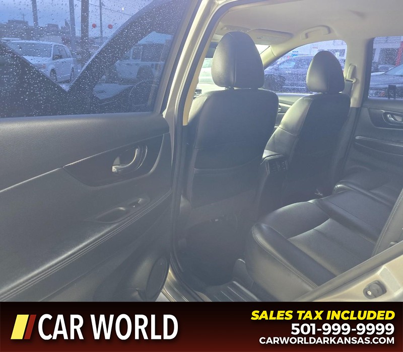 Nissan Rogue Vehicle Full-screen Gallery Image 9