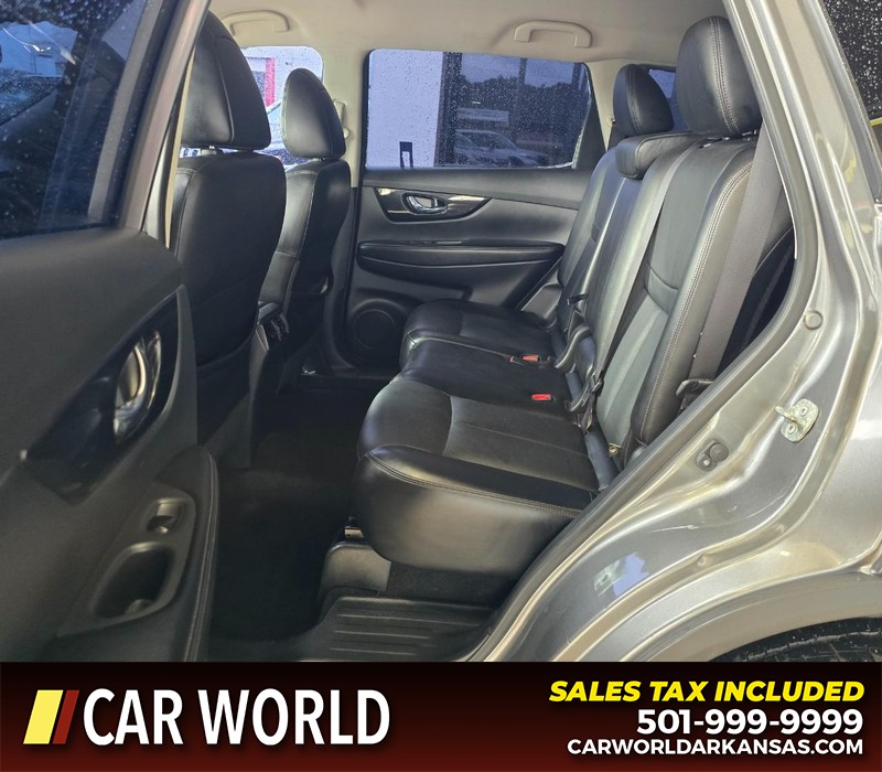 Nissan Rogue Vehicle Full-screen Gallery Image 10