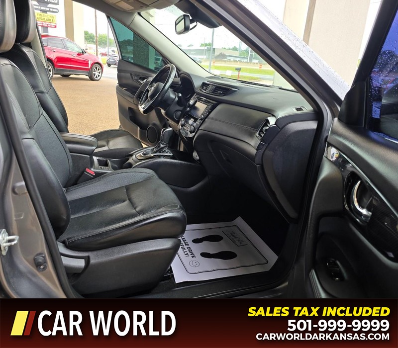 Nissan Rogue Vehicle Full-screen Gallery Image 11