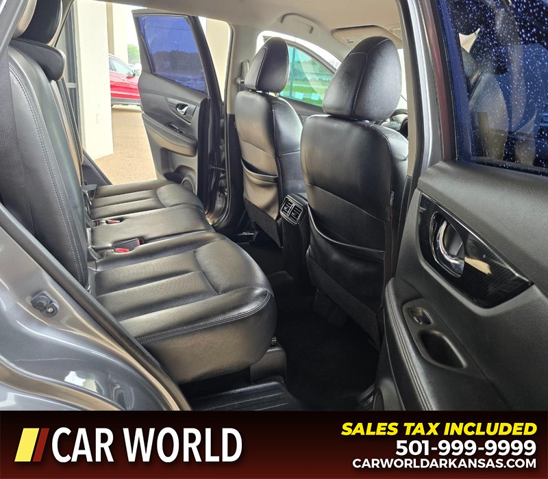 Nissan Rogue Vehicle Full-screen Gallery Image 12