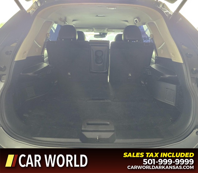 Nissan Rogue Vehicle Full-screen Gallery Image 13