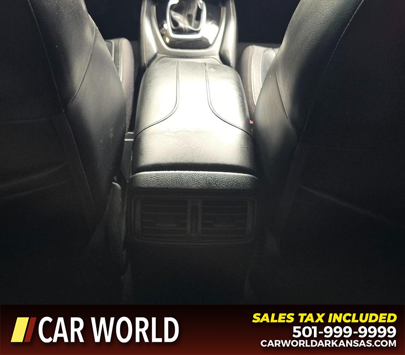 Nissan Rogue Vehicle Full-screen Gallery Image 19