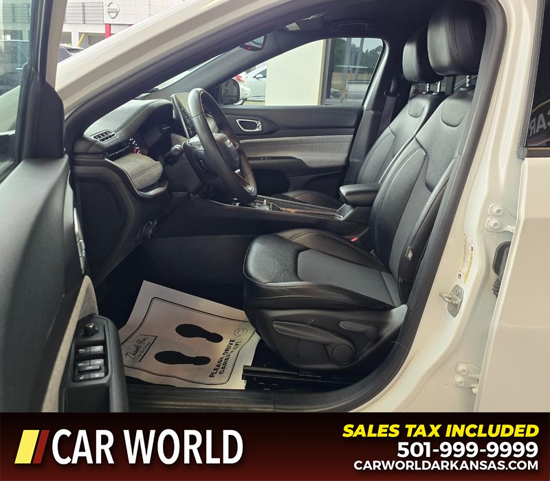 Jeep Compass Vehicle Full-screen Gallery Image 8