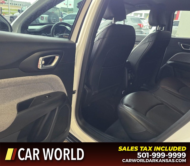 Jeep Compass Vehicle Full-screen Gallery Image 9