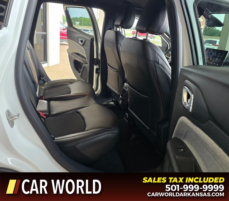 Jeep Compass Vehicle Full-screen Gallery Image 12