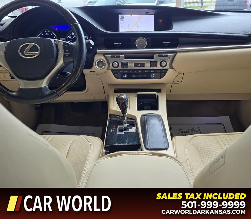Lexus ES 350 Vehicle Full-screen Gallery Image 17