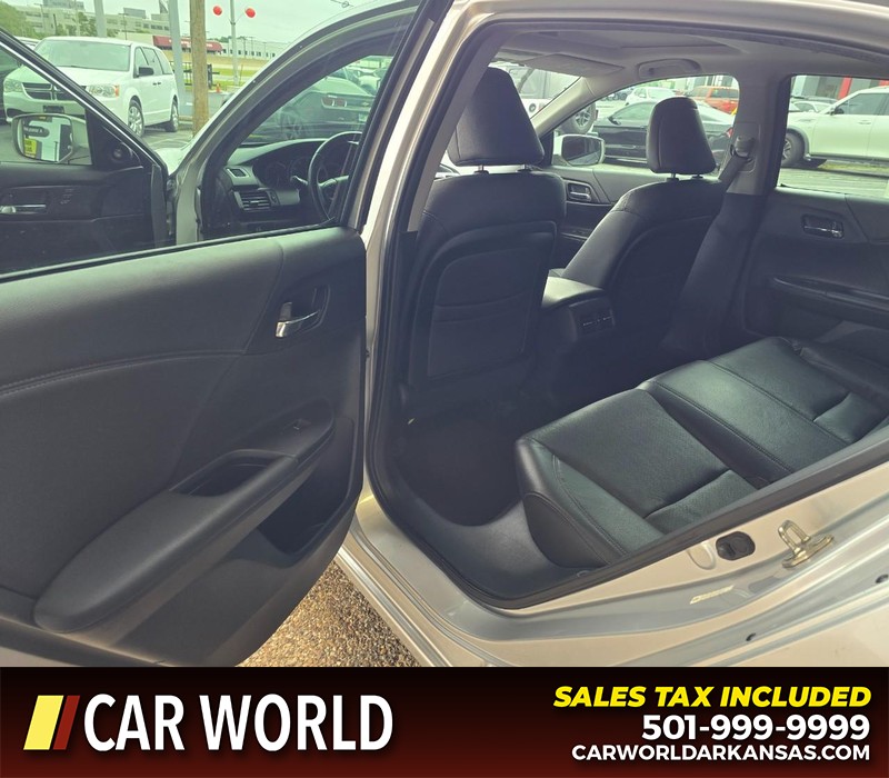 Honda Accord Sedan Vehicle Full-screen Gallery Image 9