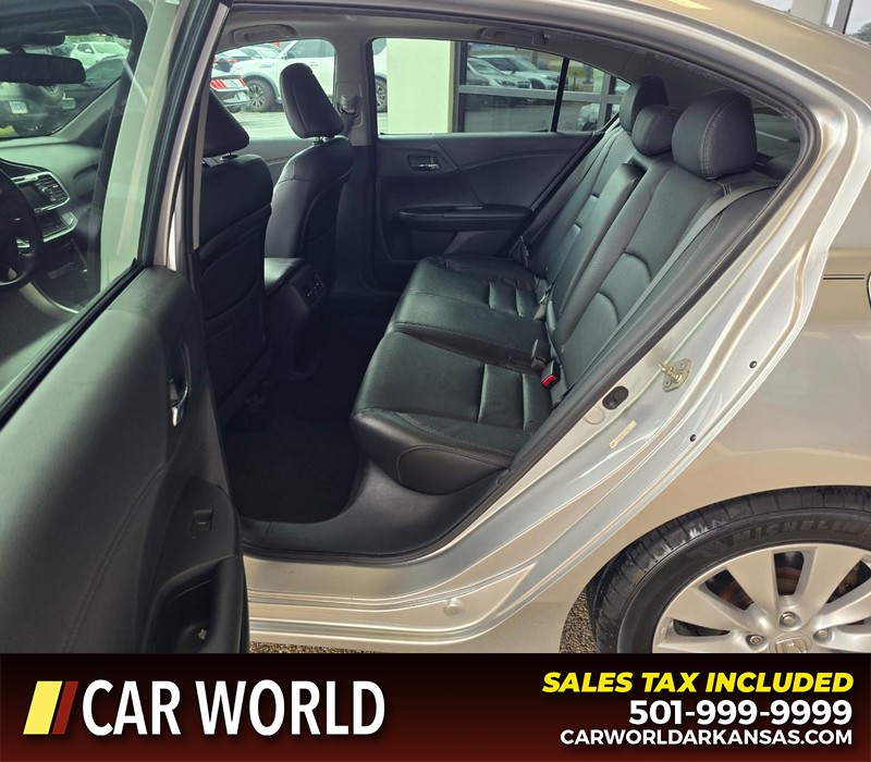Honda Accord Sedan Vehicle Full-screen Gallery Image 10