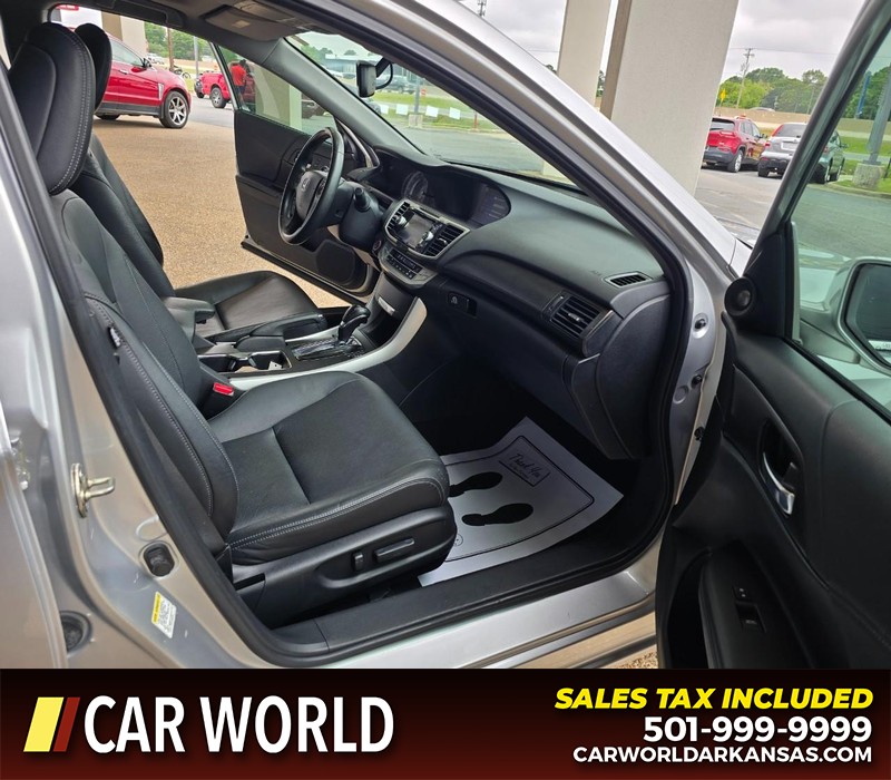 Honda Accord Sedan Vehicle Full-screen Gallery Image 11