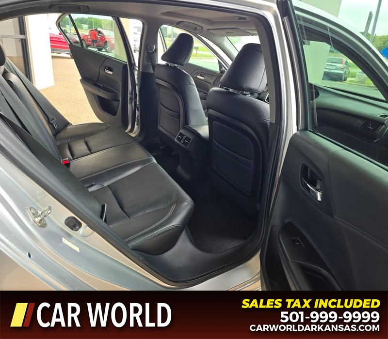 Honda Accord Sedan Vehicle Full-screen Gallery Image 12