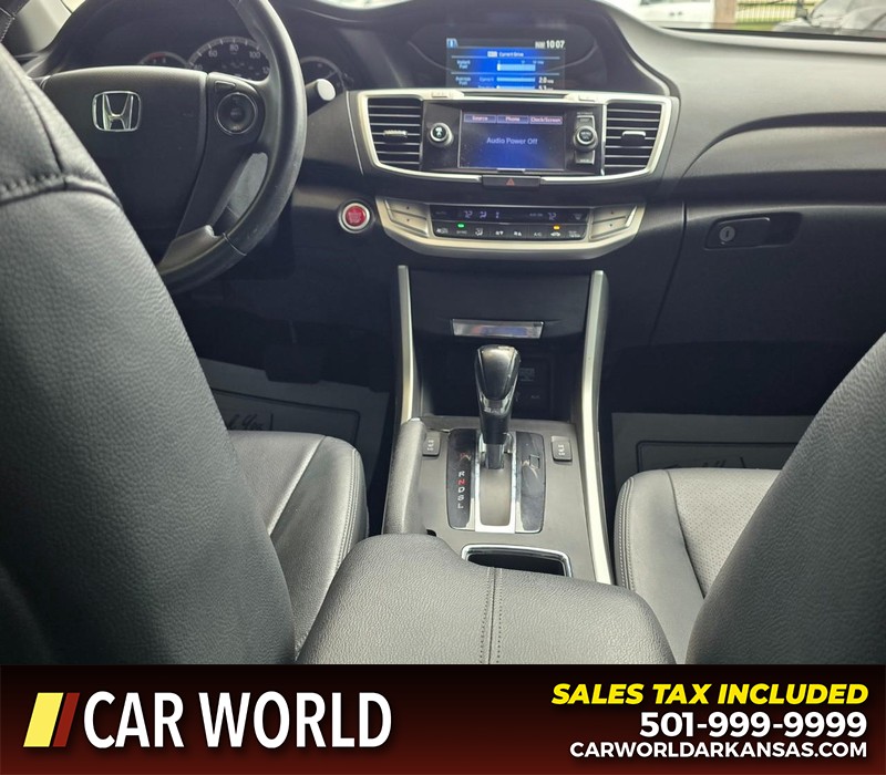 Honda Accord Sedan Vehicle Full-screen Gallery Image 17