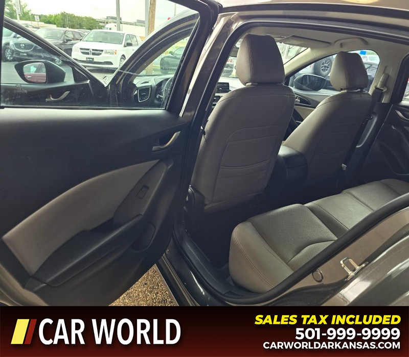 Mazda Mazda3 Sedan Vehicle Full-screen Gallery Image 9