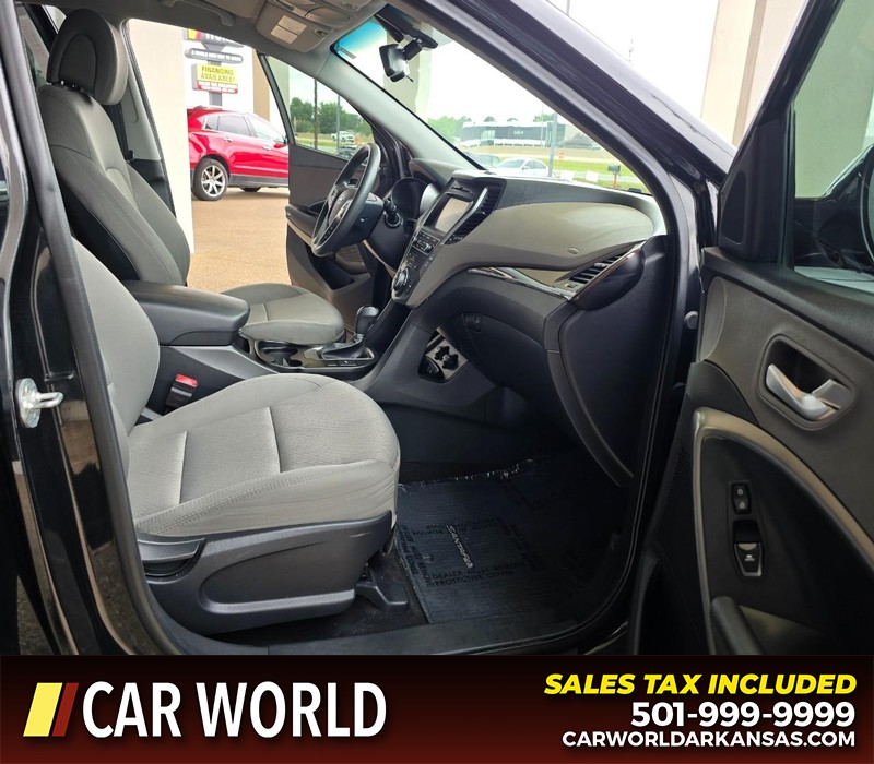 Hyundai Santa Fe Sport Vehicle Full-screen Gallery Image 11