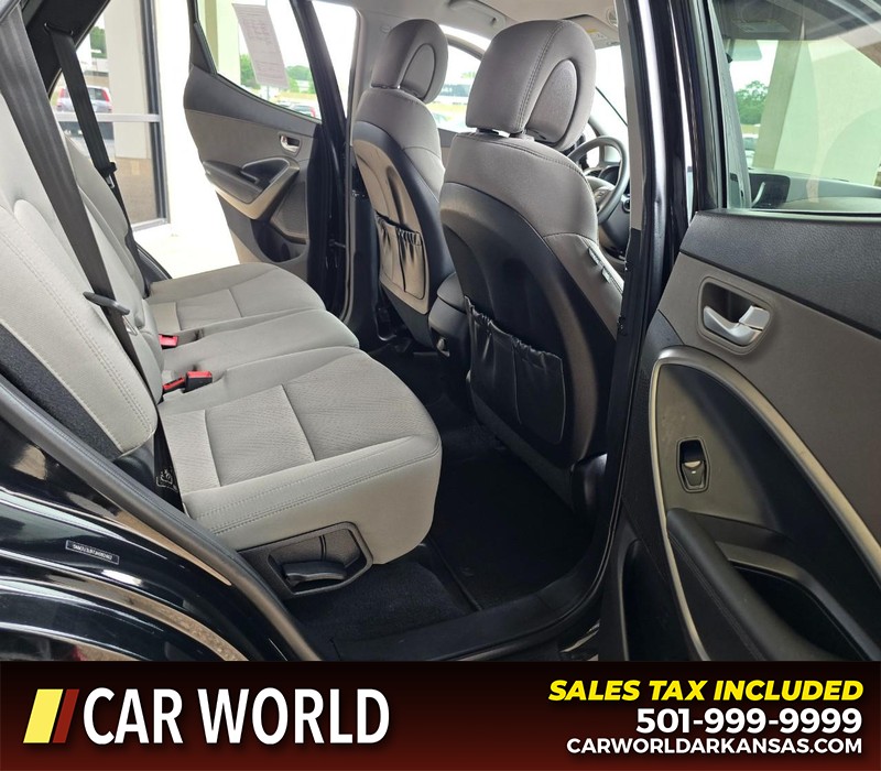 Hyundai Santa Fe Sport Vehicle Full-screen Gallery Image 12
