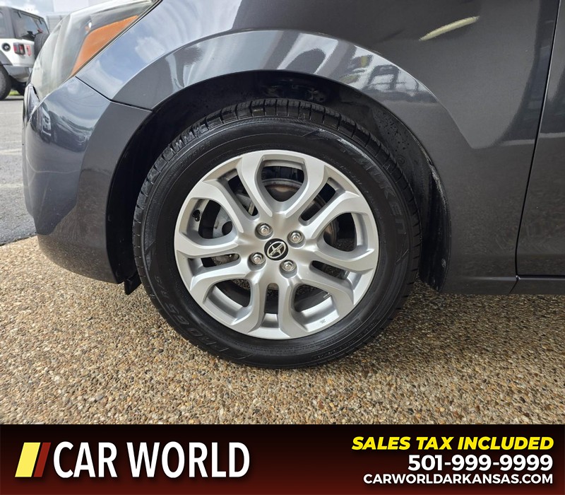 Scion iA Vehicle Full-screen Gallery Image 10
