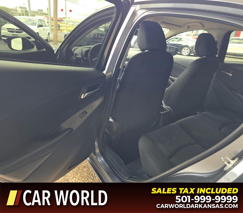 Scion iA Vehicle Full-screen Gallery Image 13