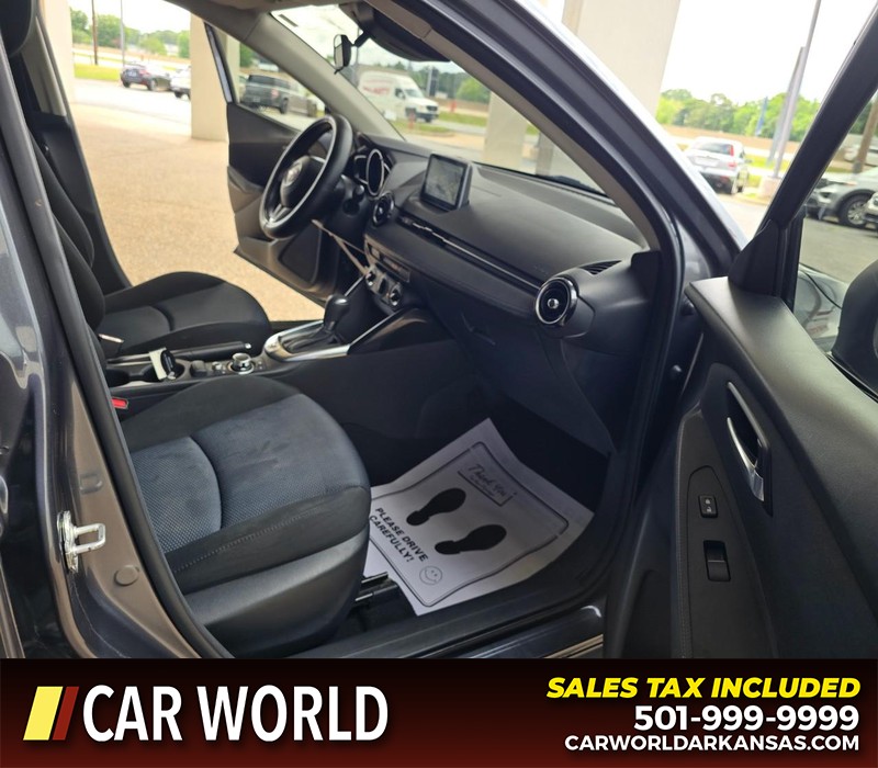 Scion iA Vehicle Full-screen Gallery Image 15
