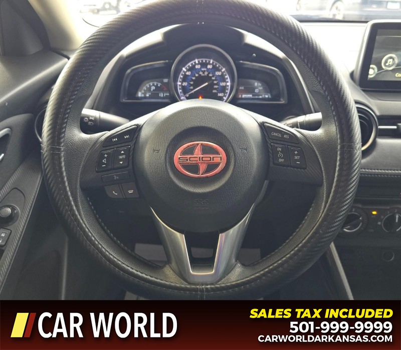 Scion iA Vehicle Full-screen Gallery Image 19