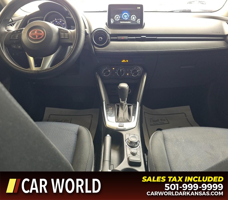 Scion iA Vehicle Full-screen Gallery Image 22