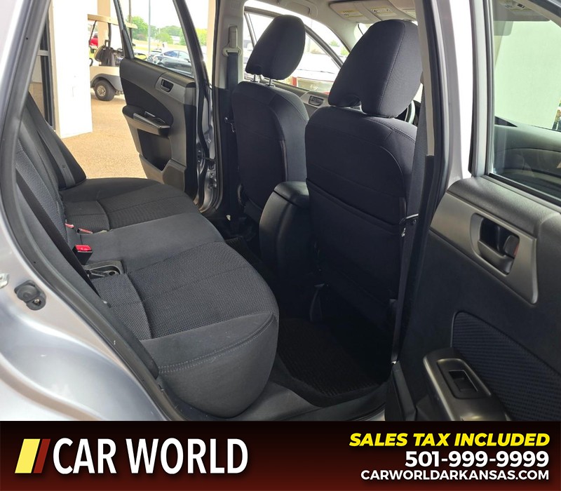 Subaru Forester Vehicle Full-screen Gallery Image 12