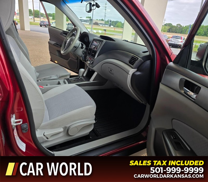 Subaru Forester Vehicle Full-screen Gallery Image 11