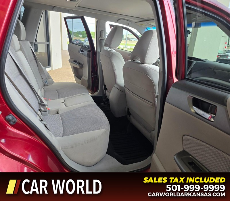 Subaru Forester Vehicle Full-screen Gallery Image 12