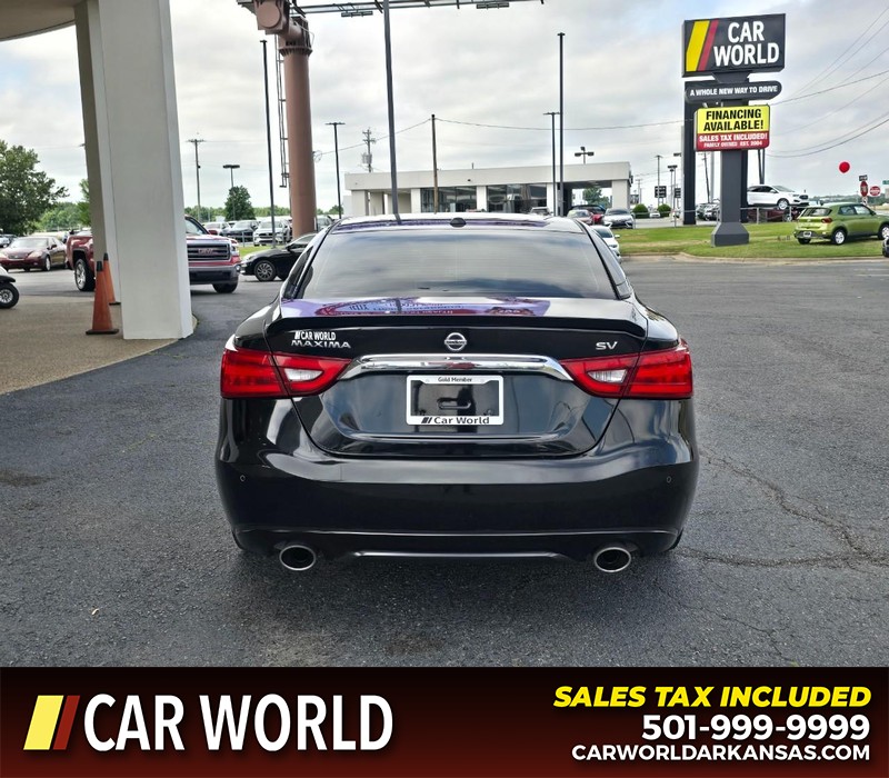 Nissan Maxima Vehicle Full-screen Gallery Image 6