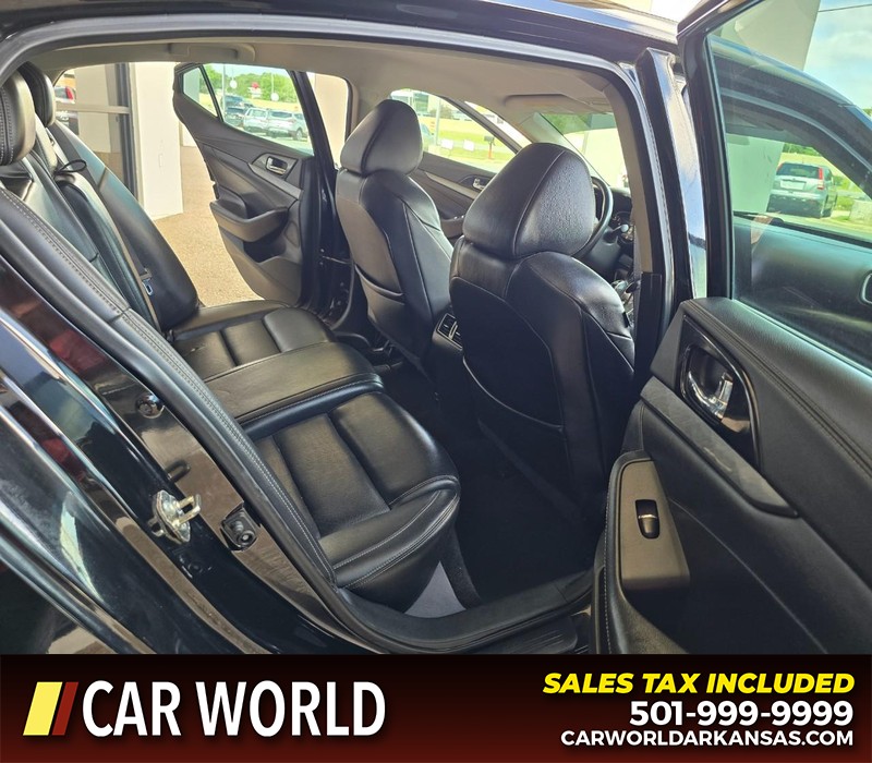 Nissan Maxima Vehicle Full-screen Gallery Image 12