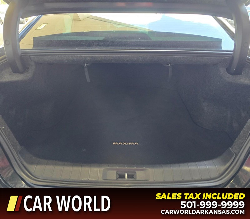 Nissan Maxima Vehicle Full-screen Gallery Image 13