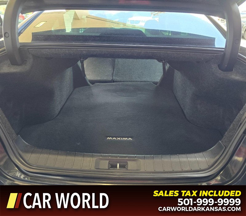 Nissan Maxima Vehicle Full-screen Gallery Image 14