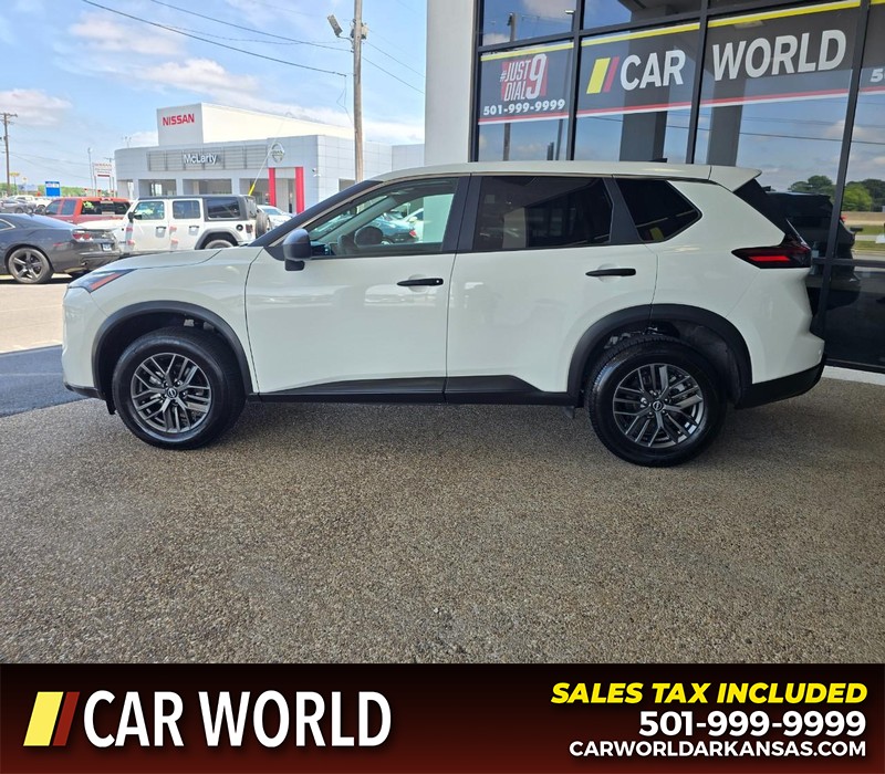 Nissan Rogue Vehicle Full-screen Gallery Image 4
