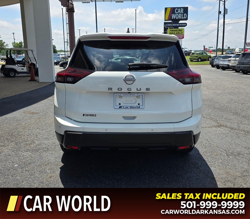 Nissan Rogue Vehicle Full-screen Gallery Image 5