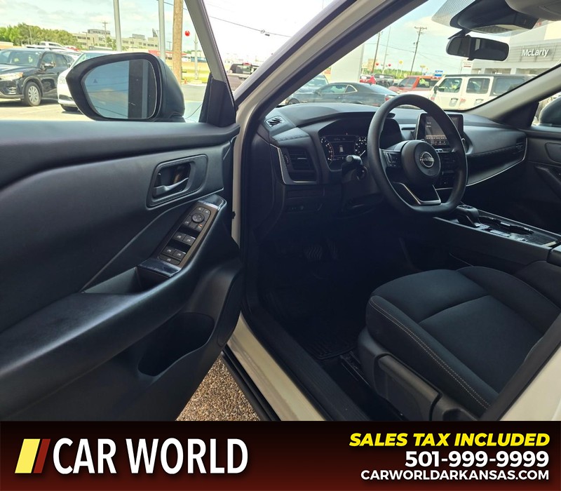 Nissan Rogue Vehicle Full-screen Gallery Image 7