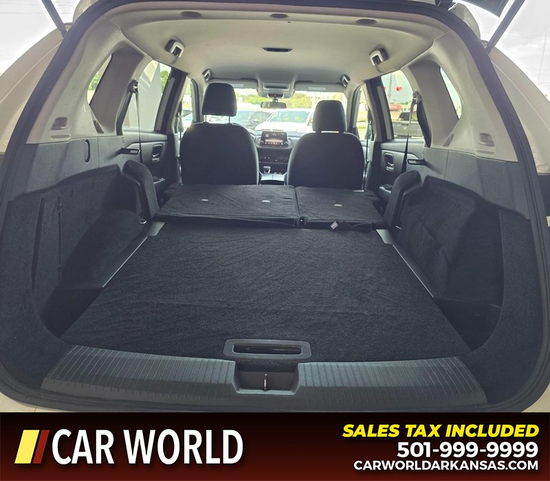 Nissan Rogue Vehicle Full-screen Gallery Image 14