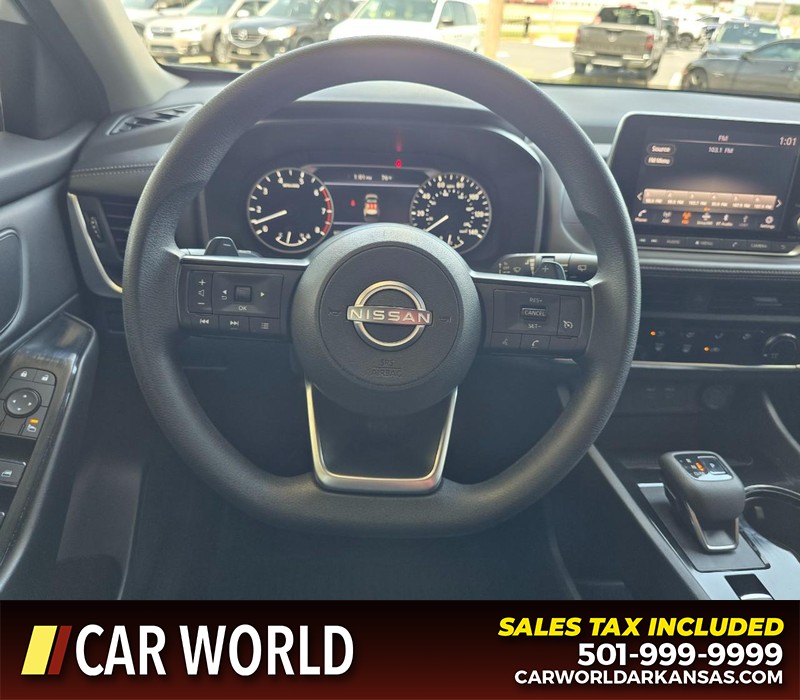 Nissan Rogue Vehicle Full-screen Gallery Image 15