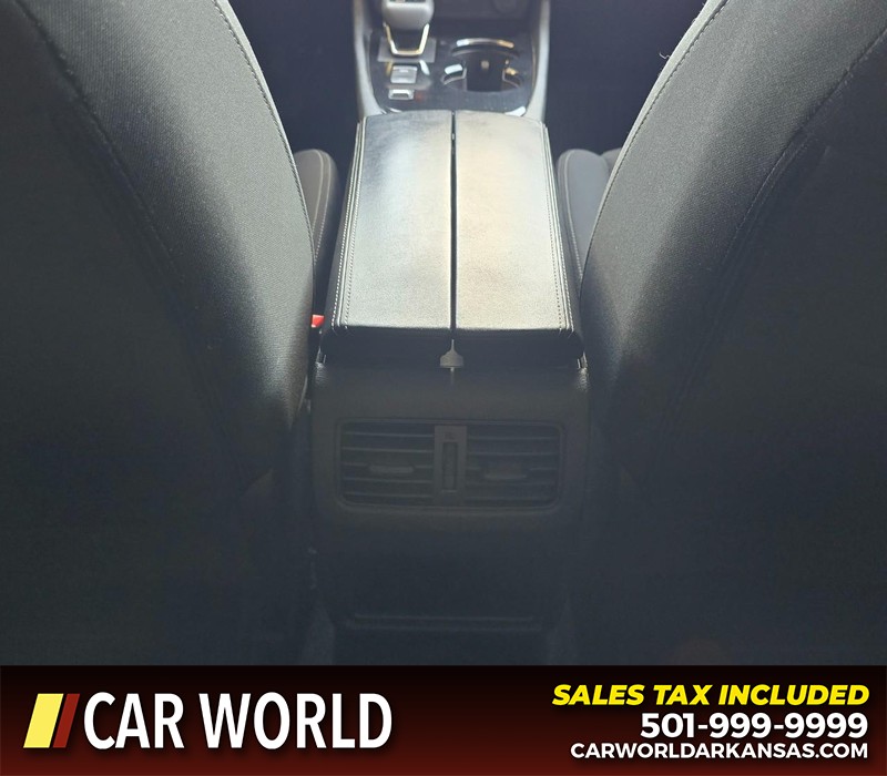 Nissan Rogue Vehicle Full-screen Gallery Image 19