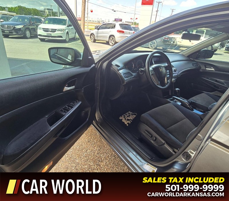 Honda Accord Sedan Vehicle Full-screen Gallery Image 7