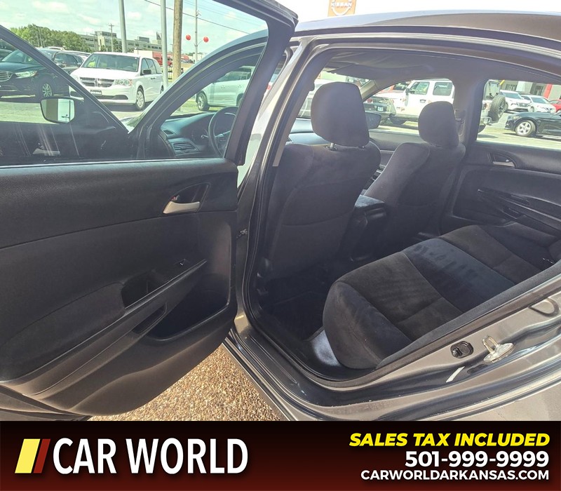 Honda Accord Sedan Vehicle Full-screen Gallery Image 9