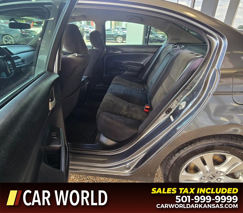Honda Accord Sedan Vehicle Full-screen Gallery Image 10