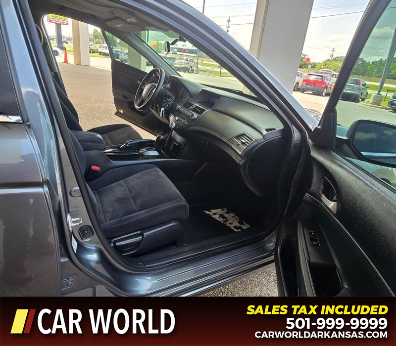 Honda Accord Sedan Vehicle Full-screen Gallery Image 11