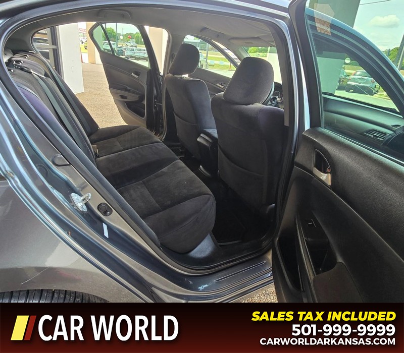 Honda Accord Sedan Vehicle Full-screen Gallery Image 12