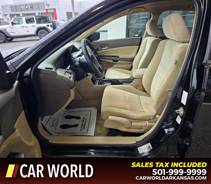 Honda Accord Sedan Vehicle Full-screen Gallery Image 8
