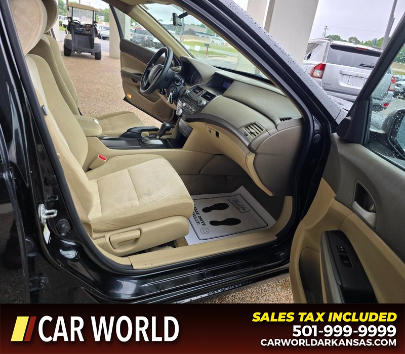 Honda Accord Sedan Vehicle Full-screen Gallery Image 11