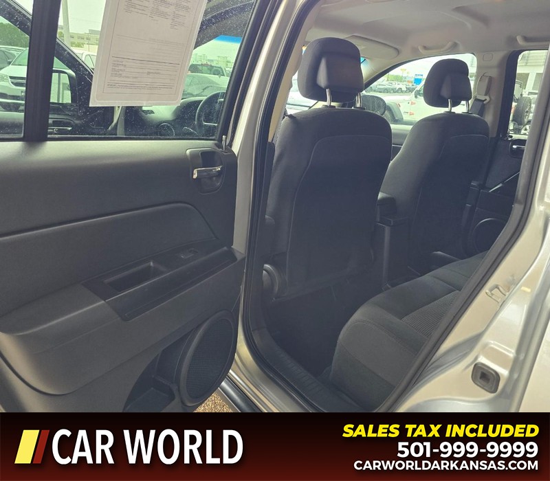 Jeep Compass Vehicle Full-screen Gallery Image 9