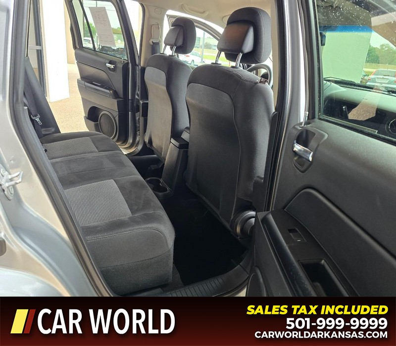 Jeep Compass Vehicle Full-screen Gallery Image 12