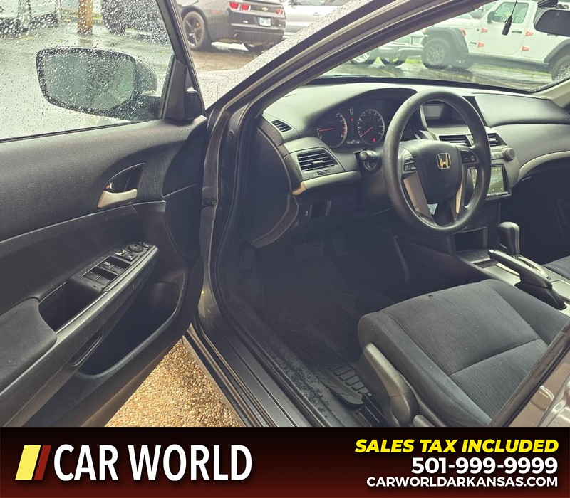 Honda Accord Sedan Vehicle Full-screen Gallery Image 7